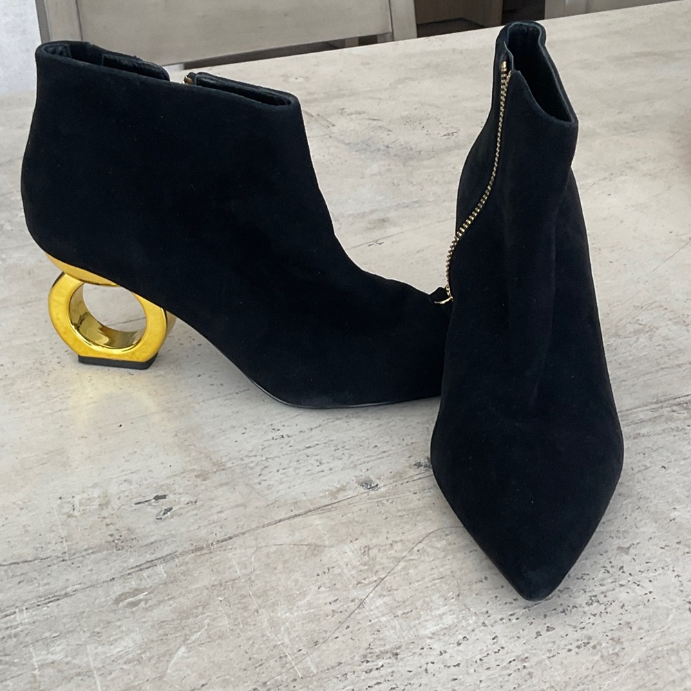 Sophisticated Black Heeled Boots with Gold Accent